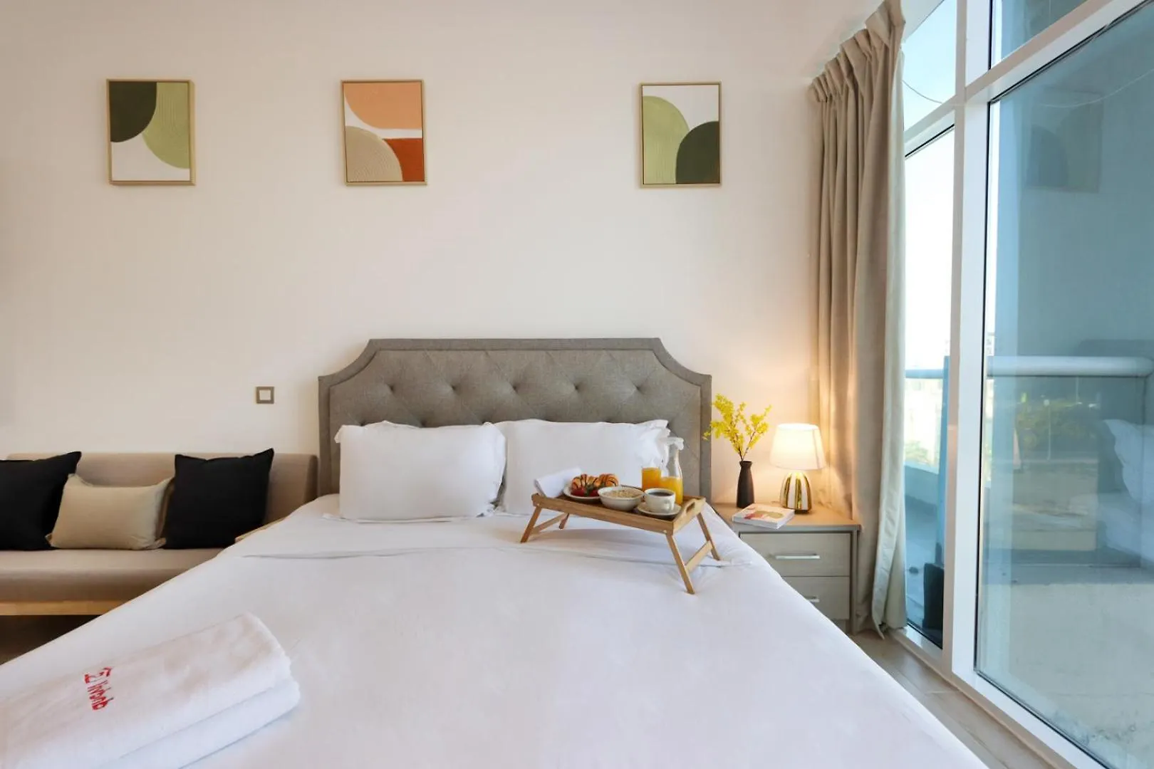 Livbnb - Chic And Cosy Studio With Rooftop Pool, Jvt Dubai