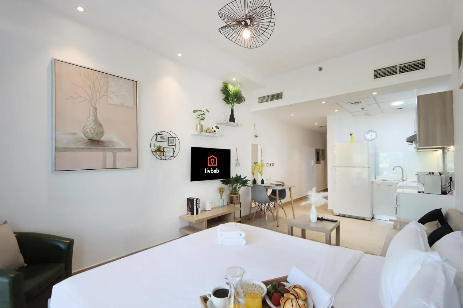 Livbnb - Chic And Cosy Studio With Rooftop Pool, Jvt Dubai