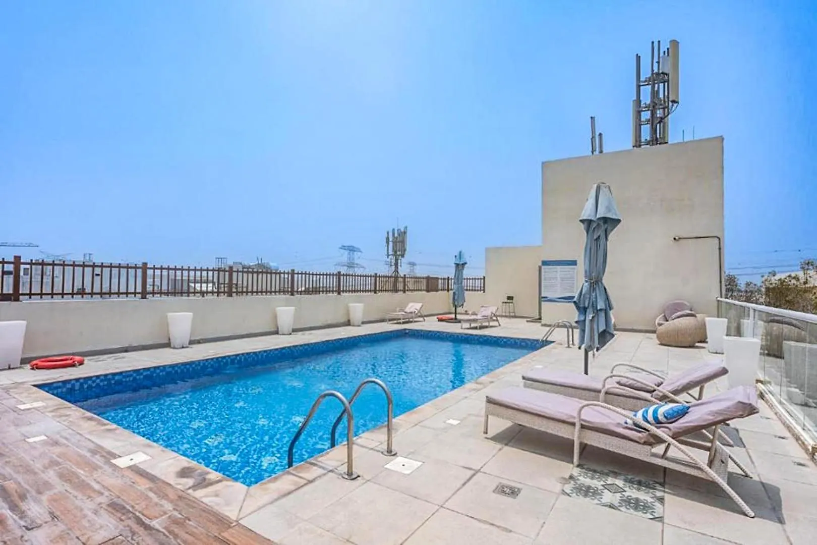 Livbnb - Chic And Cosy Studio With Rooftop Pool, Jvt contacts