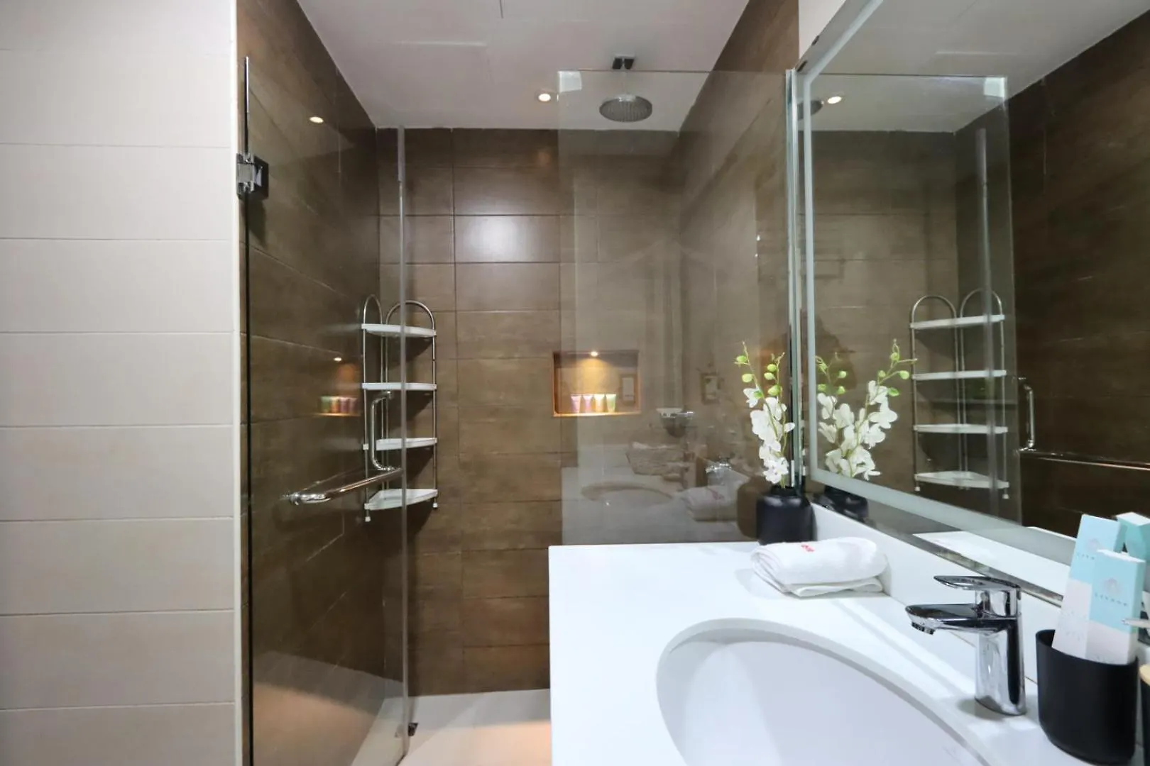 Livbnb - Chic And Cosy Studio With Rooftop Pool, Jvt Dubai United Arab Emirates