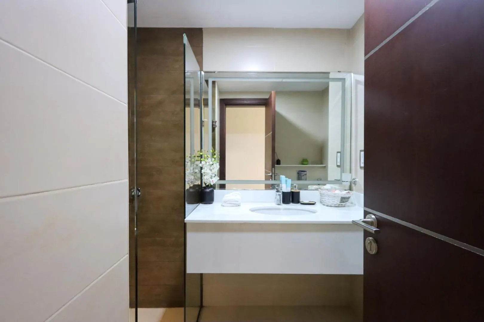 Apartment Livbnb - Chic And Cosy Studio With Rooftop Pool, Jvt Dubai