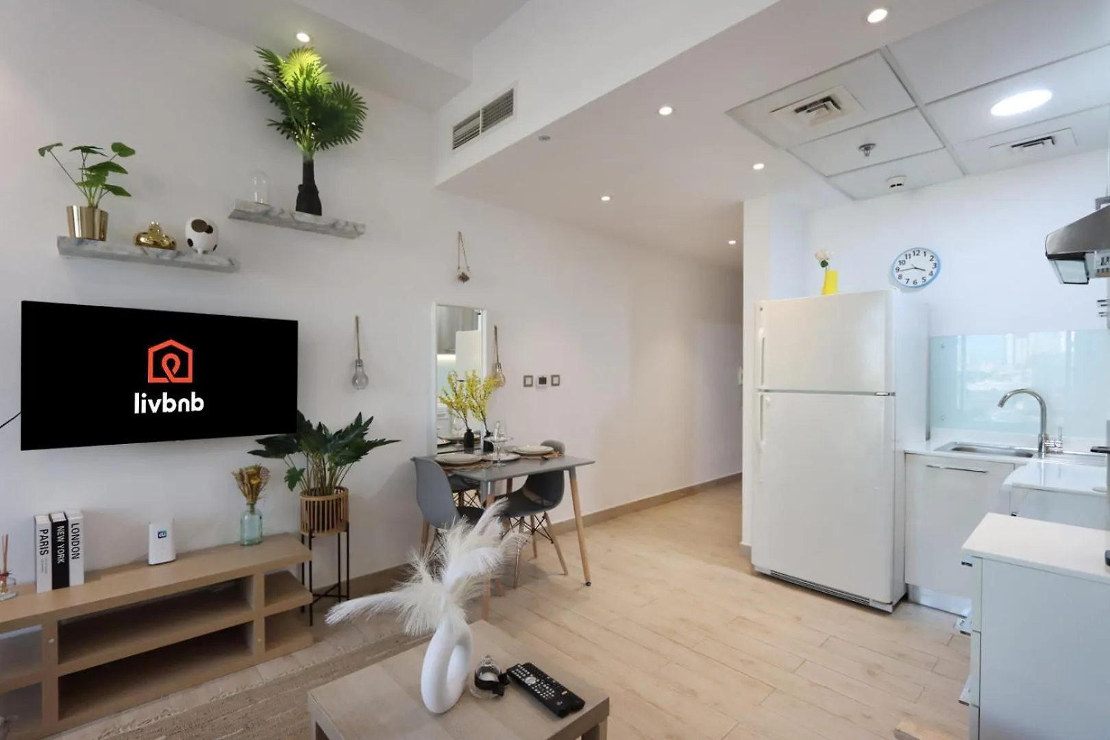 Livbnb - Chic And Cosy Studio With Rooftop Pool, Jvt Dubai
